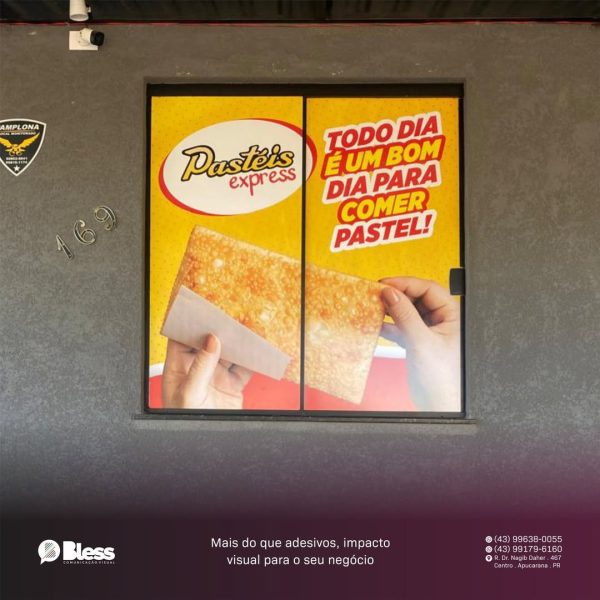Cada detalhe da comunicação visual faz diferença para atrair clientes. A adesivação de vitrines