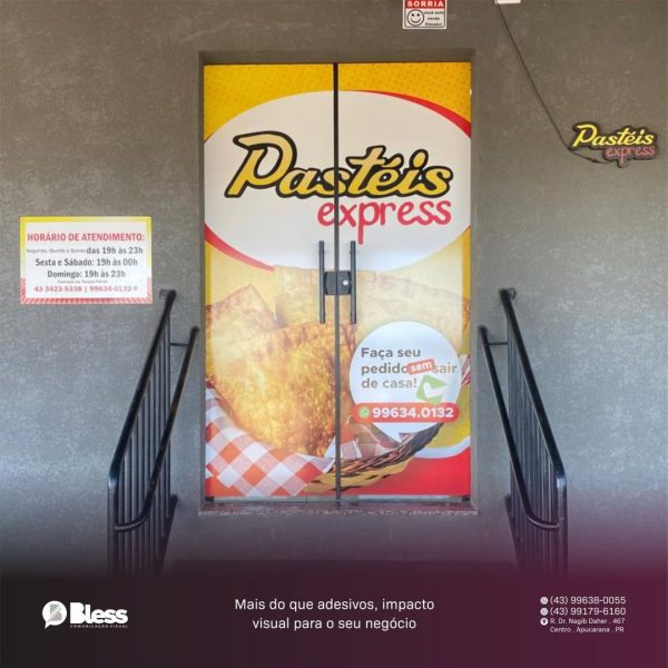 Cada detalhe da comunicação visual faz diferença para atrair clientes. A adesivação de vitrines (1)